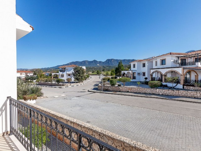 3+1 Wohnung zum Verkauf in der Nähe des Golfplatzes mit Meerblick in Esentepe, Girne