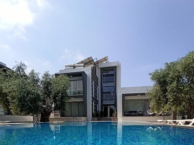 2+1 penthouse apartment with communal swimming pool in Ozankoy