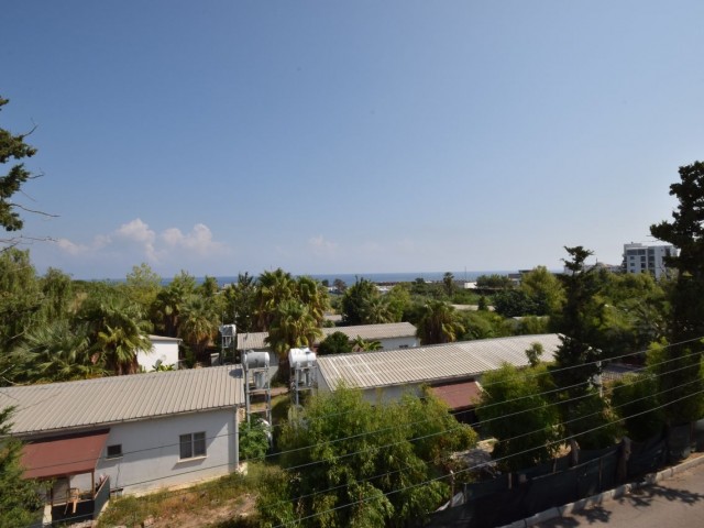 Gelegenheit 3+1 Villa mit Meerblick zum Verkauf auf der Straße im Zentrum von Kyrenia