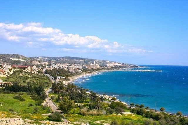 Grundstück mit Sandstrand in Lapta, Kyrenia, geeignet für den Bau eines 5-Sterne-Hotels oder einer L