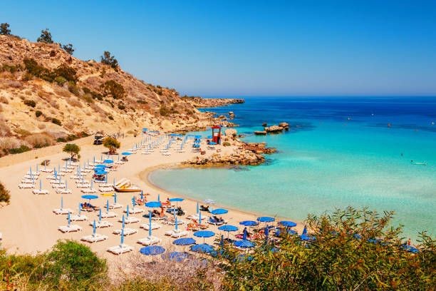 Grundstück mit Sandstrand in Lapta, Kyrenia, geeignet für den Bau eines 5-Sterne-Hotels oder einer Luxusresidenz