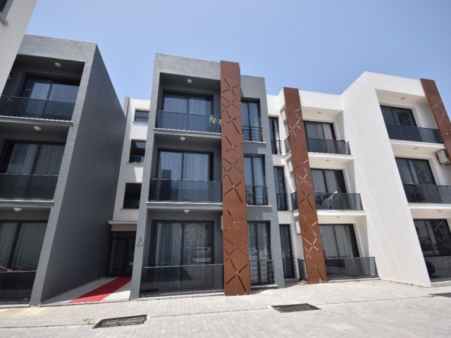 1+1 Wohnung zur Tagesmiete in einem Neubau in der Nähe von Şokmar und Merite in Alsancak, Kyrenia