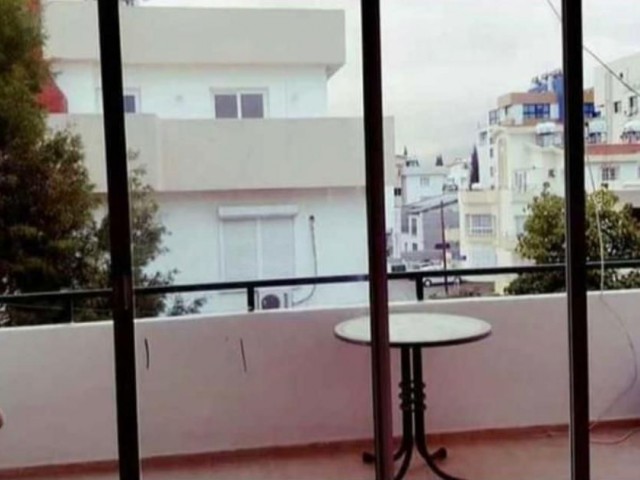 GİRNE/ MERKEZ’DE SATILIK 3+1 KELEPİR DAİRE (ACİLLLL)/ 3+1 BARGAIN FLAT FOR SALE IN KYRENIA/ CENTER (URGENT)