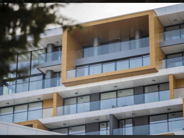 3+1 SUPER-LUXUS-PENTHOUSE-WOHNUNG ZUM VERKAUF IN KYRENIA/ZENTRUM