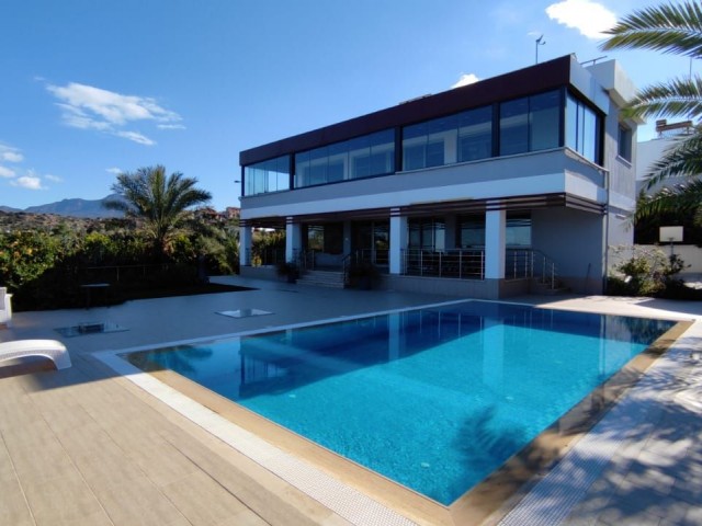 4+1 SUPER LUXURY VILLA FOR SALE IN GIRNE/ÇATALKÖY, BEACHFRONT