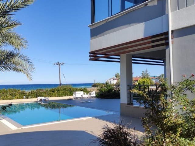 4+1 SUPER-LUXUSVILLA ZUM VERKAUF IN GIRNE/ÇATALKÖY, DIREKT AM STRAND