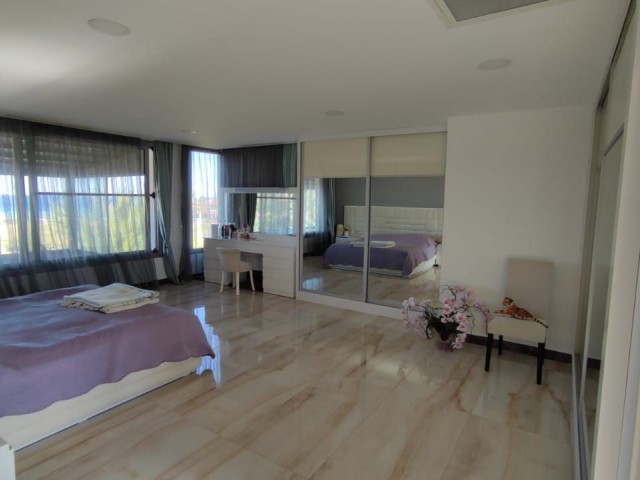 4+1 SUPER LUXURY VILLA FOR SALE IN GIRNE/ÇATALKÖY, BEACHFRONT