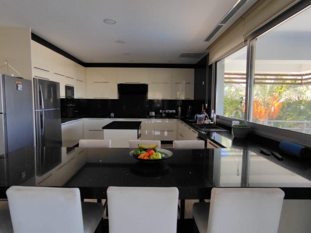 4+1 SUPER LUXURY VILLA FOR SALE IN GIRNE/ÇATALKÖY, BEACHFRONT