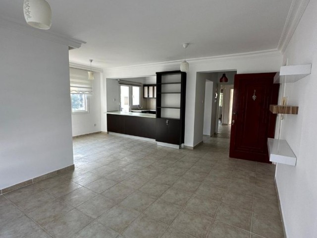 3+1 well-maintained, spacious flat for sale in Kyrenia Center. Turkish title.