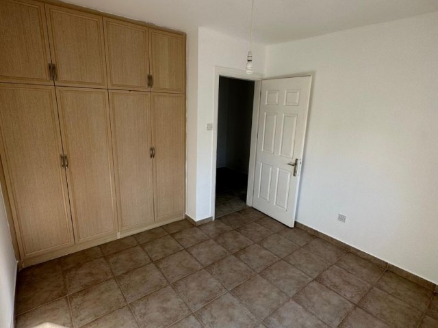 3+1 well-maintained, spacious flat for sale in Kyrenia Center. Turkish title.