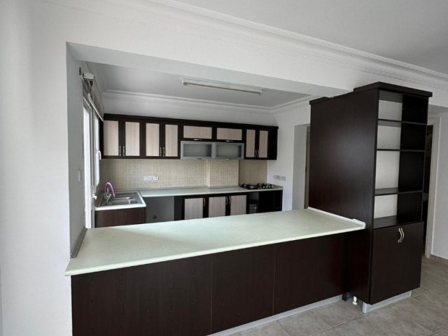 3+1 well-maintained, spacious flat for sale in Kyrenia Center. Turkish title.