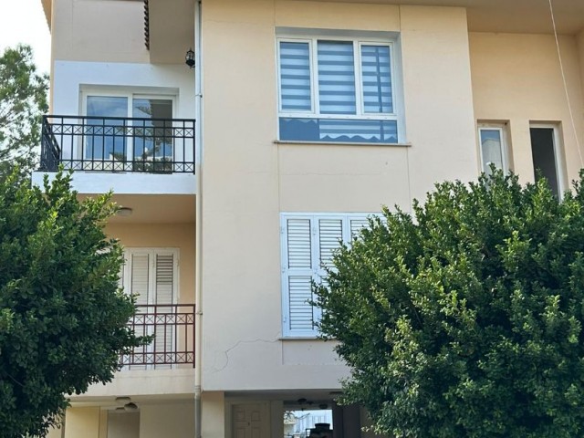 3+1 well-maintained, spacious flat for sale in Kyrenia Center. Turkish title.