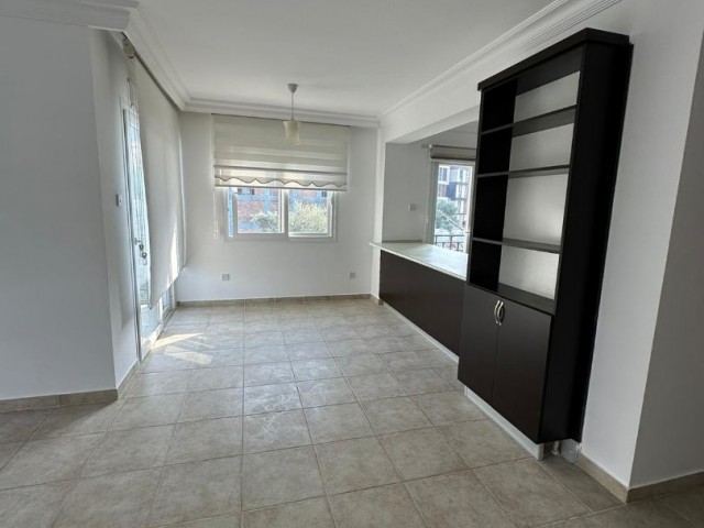 3+1 well-maintained, spacious flat for sale in Kyrenia Center. Turkish title.