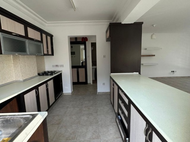 3+1 well-maintained, spacious flat for sale in Kyrenia Center. Turkish title.