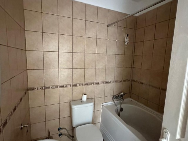 3+1 well-maintained, spacious flat for sale in Kyrenia Center. Turkish title.