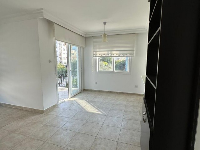 3+1 well-maintained, spacious flat for sale in Kyrenia Center. Turkish title.