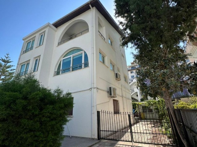 Building for rent in Kyrenia Center, 250 m2