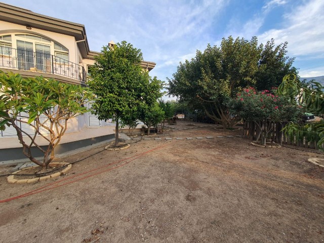 6+1 villa for sale in Çatalköy, villa with garden on 1 decare!!!!