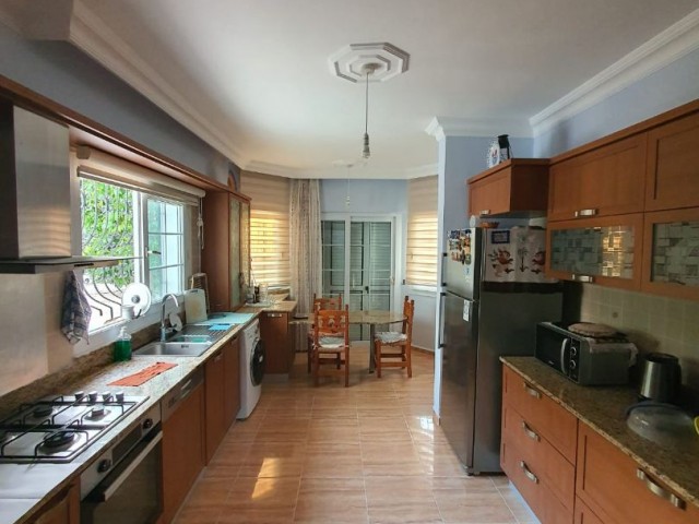 6+1 villa for sale in Çatalköy, villa with garden on 1 decare!!!!