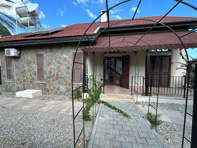 3+1 Villa zu vermieten in Karşıyaka