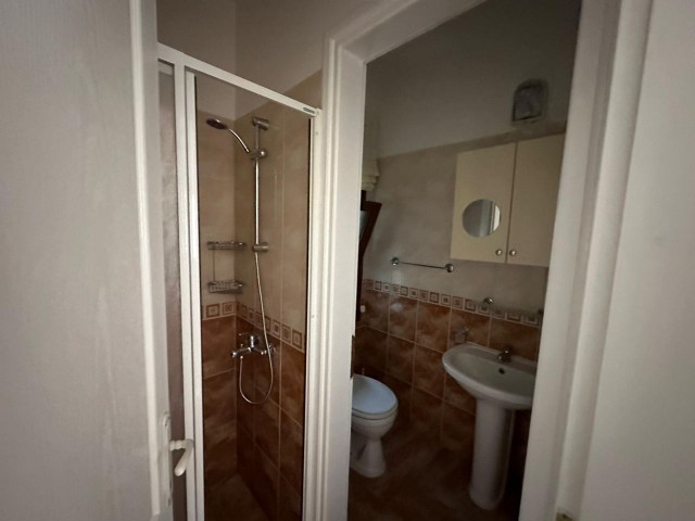 Karşıyaka'da kiralık 3+1 villa