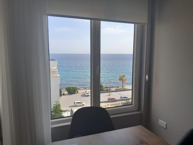 3+1 Wohnung direkt am Meer im Zentrum von Kyrenia zu verkaufen