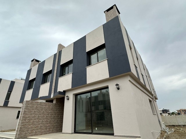 Boğazda satılık 3+1 ikiz villa ,Türk koçanlı