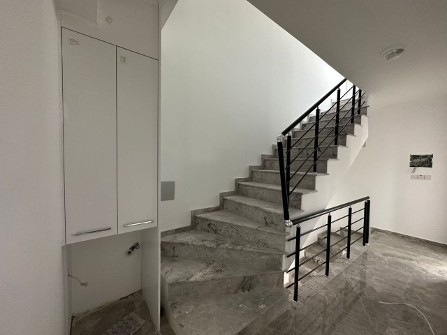 Boğazda satılık 3+1 ikiz villa ,Türk koçanlı