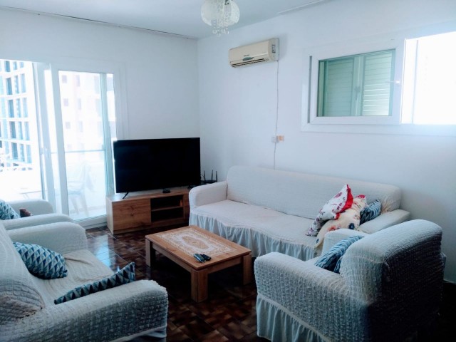 3+1 BARGAIN FLAT FOR SALE IN KYRENIA/ CENTER (URGENT)