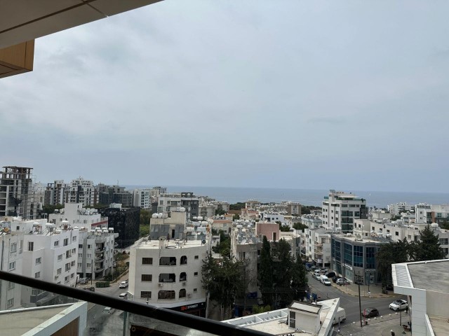 3+1 geräumige Wohnung zum Verkauf im Zentrum von Kyrenia