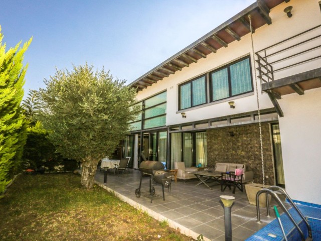 Für diejenigen, die eine maßgeschneiderte, stilvolle Villa zum Verkauf in Kyrenia Ozanköy suchen, 4+3 mit Pool