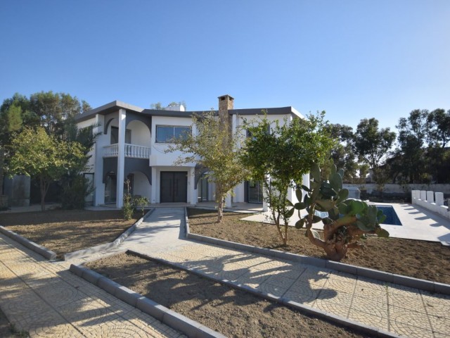 Wunderschöne 3+1-Villa zum Verkauf in Nikosia Yenikent