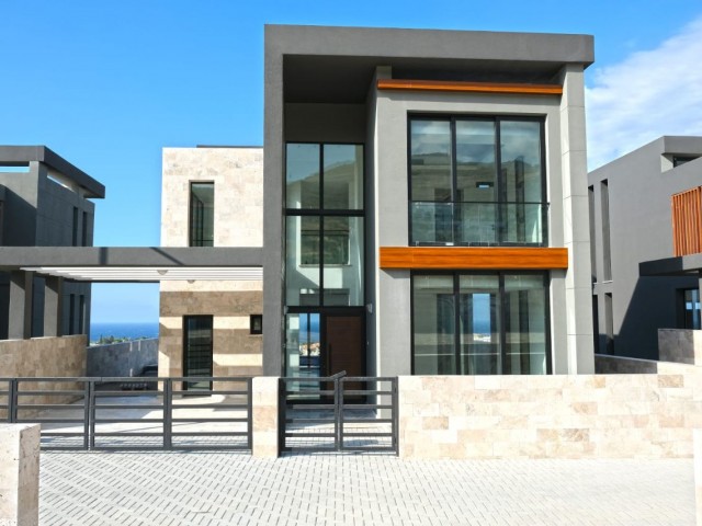 4+1 villa for sale in Alsancak