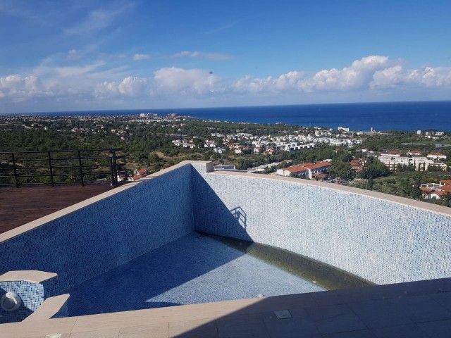 4+2 Villa mit herrlichem Meer- und Bergblick zum Verkauf in Edremit