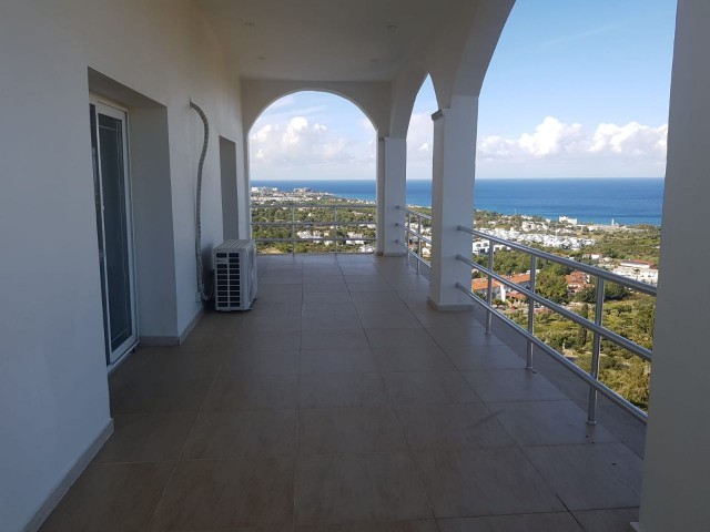 4+2 Villa mit herrlichem Meer- und Bergblick zum Verkauf in Edremit