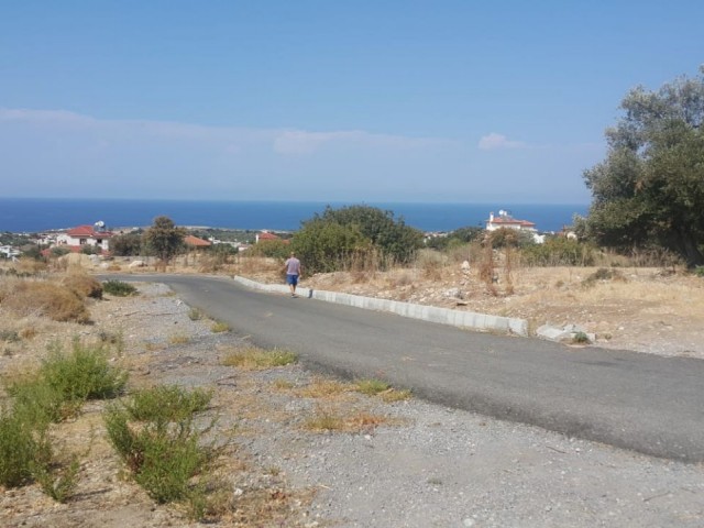 GİRNE/ KARŞIYAKA DA SATILIK 950 METREKARE ARSA/950 SQUARE METERS LAND FOR SALE IN GIRNE/ KARSIYAKA