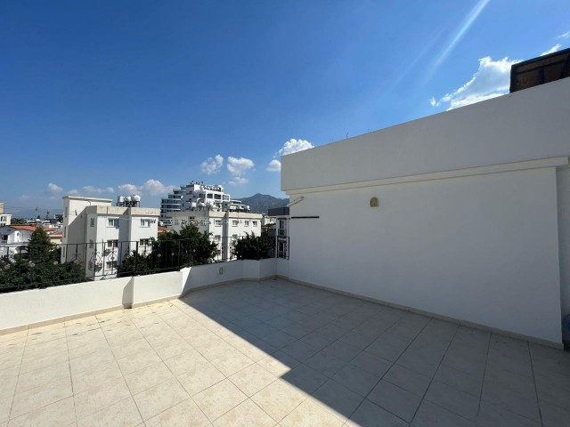 3+1 SUPER-LUXUS-PENTHOUSE-WOHNUNG ZUM VERKAUF IN KYRENIA/ZENTRUM