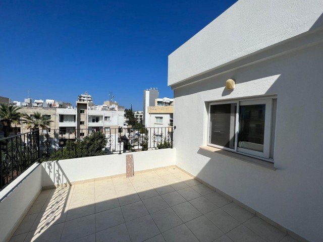 3+1 SUPER-LUXUS-PENTHOUSE-WOHNUNG ZUM VERKAUF IN KYRENIA/ZENTRUM