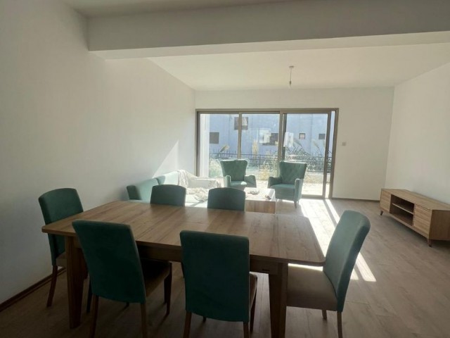 Girne Alsancak Merit Royal'e Yakın Site İçinde 2+1 Satılık İkiz Villa