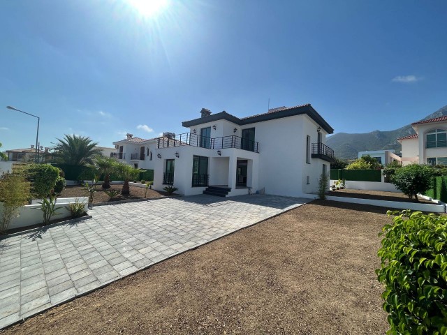 4+1 LUXUSVILLA ZUM VERKAUF IN KYRENIA / BELLAPAIS