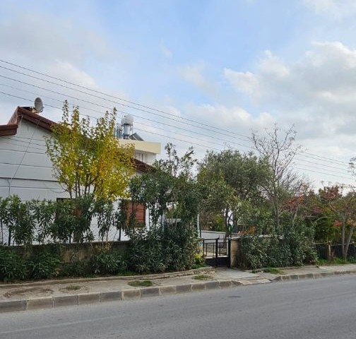 Fully furnished, inexpensive house in a corner location for sale at the price of an apartment in Kyrenia Bosphorus!