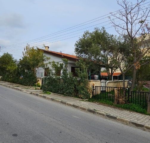 Fully furnished, inexpensive house in a corner location for sale at the price of an apartment in Kyrenia Bosphorus!