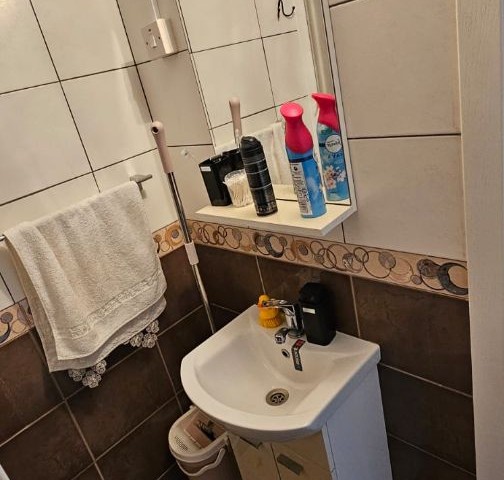 Komplett möbliertes, preiswertes Haus in Ecklage zum Preis einer Wohnung in Kyrenia Bosphorus zu verkaufen!