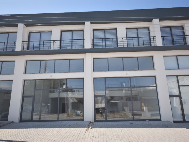 150 m² großes Geschäft mit Zwischengeschoss in einem neuen Gebäude, 200 m von der Girne Karaoğlanoğlu-Straße entfernt