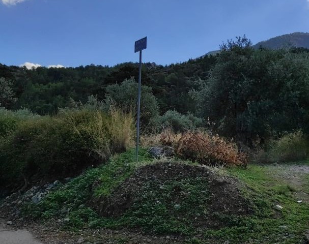 Grundstück zum Verkauf mit Meer- und Bergblick in Ecklage in Lapta, Kyrenia