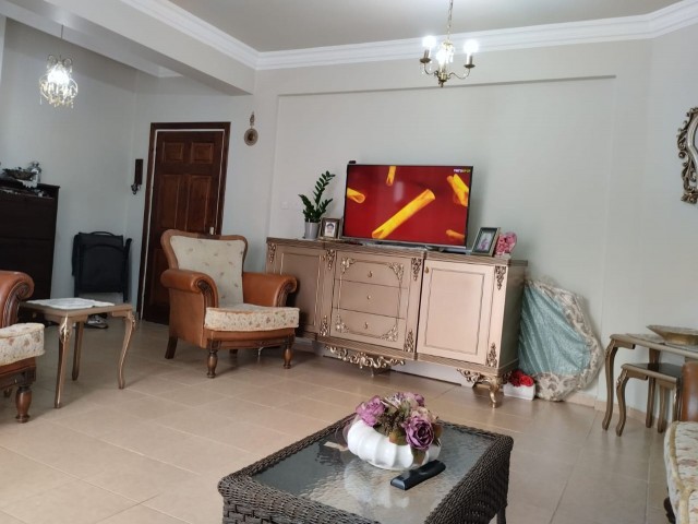  3+1 FLAT FOR SALE IN KYRENIA/ UPPER KYRENIA (ACİLLLL)