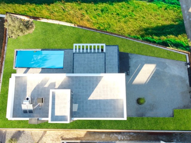 Luxuriöse 5+1-Villa mit Meer- und Bergblick, Pool und Garten zum Verkauf in Alsancak, Kyrenia