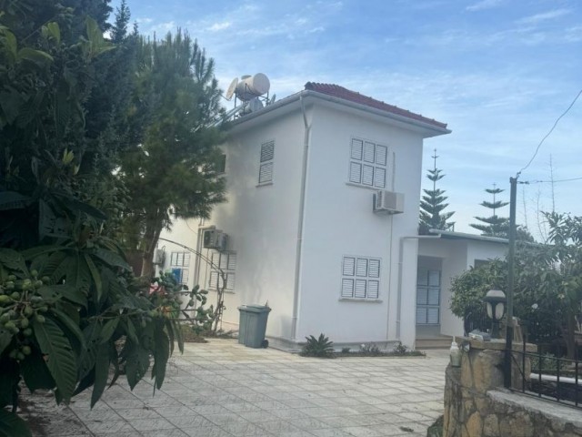 Girne, Alsancak'ta satılık havuzlu lüks villa