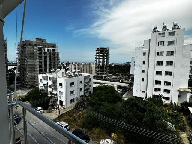 3+1-Wohnung zu vermieten mit Bergblick in herrlicher Lage im Zentrum von Kyrenia, in der Nähe des Nikosia-Kreises, nur wenige Gehminuten vom Rathaus, Hotels und dem Basar entfernt