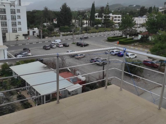 3+1-Wohnung zu vermieten mit Bergblick in herrlicher Lage im Zentrum von Kyrenia, in der Nähe des Nikosia-Kreises, nur wenige Gehminuten vom Rathaus, Hotels und dem Basar entfernt